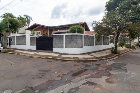 FACHADA de casa à venda com 4 quartos, 570m² em Parque Taquaral, Campinas