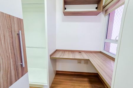 Apartamento para alugar com 76m², 1 quarto e 2 vagas Apartamento para alugar com 76m², 1 quarto e 2 vagasCloset
