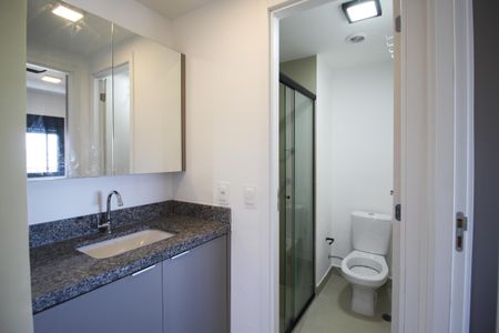Banheiro de apartamento para alugar com 1 quarto, 32m² em Indianópolis, São Paulo