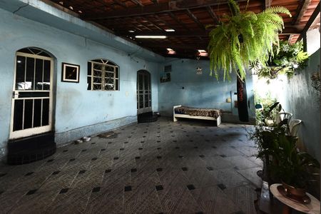 Casa à venda com 170m², 2 quartos e sem vaga Casa à venda com 170m², 2 quartos e sem vagaQuintal