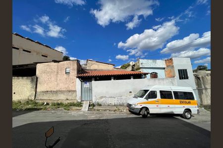 Casa à venda com 170m², 2 quartos e sem vaga Casa à venda com 170m², 2 quartos e sem vagaFachada Placa instalada com o código RXDE-51, no dia 09-07-2026