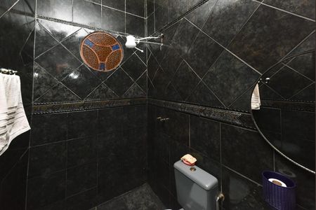 Casa à venda com 170m², 2 quartos e sem vaga Casa à venda com 170m², 2 quartos e sem vagaBanheiro