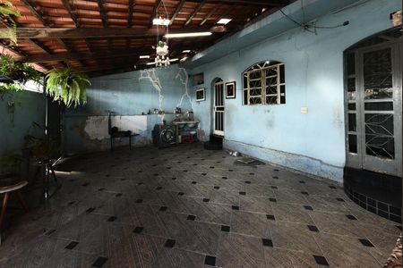 Casa à venda com 170m², 2 quartos e sem vaga Casa à venda com 170m², 2 quartos e sem vagaQuintal