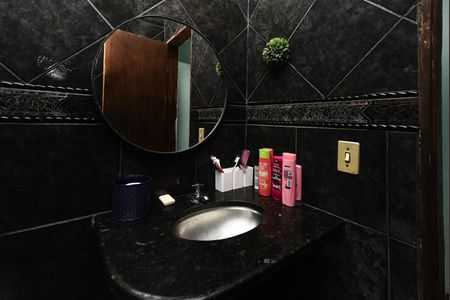 Casa à venda com 170m², 2 quartos e sem vaga Casa à venda com 170m², 2 quartos e sem vagaBanheiro