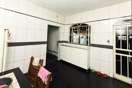 Casa à venda com 170m², 2 quartos e sem vaga Casa à venda com 170m², 2 quartos e sem vagaCozinha