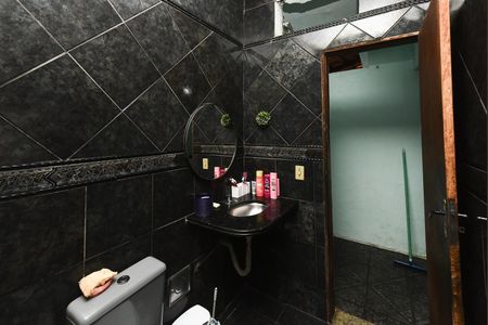 Casa à venda com 170m², 2 quartos e sem vaga Casa à venda com 170m², 2 quartos e sem vagaBanheiro
