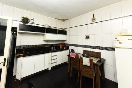 Casa à venda com 170m², 2 quartos e sem vaga Casa à venda com 170m², 2 quartos e sem vagaCozinha