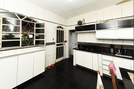 Casa à venda com 170m², 2 quartos e sem vaga Casa à venda com 170m², 2 quartos e sem vagaCozinha