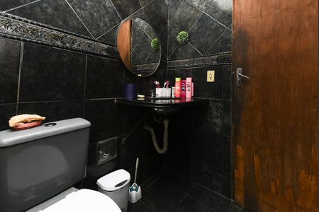 Casa à venda com 170m², 2 quartos e sem vaga Casa à venda com 170m², 2 quartos e sem vagaBanheiro