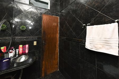 Casa à venda com 170m², 2 quartos e sem vaga Casa à venda com 170m², 2 quartos e sem vagaBanheiro