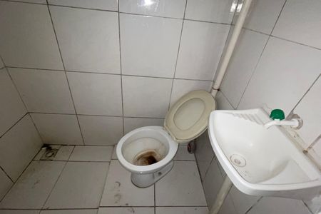 Banheiro de casa para alugar com 1 quarto, 59m² em Vila Amelia, Duque de Caxias