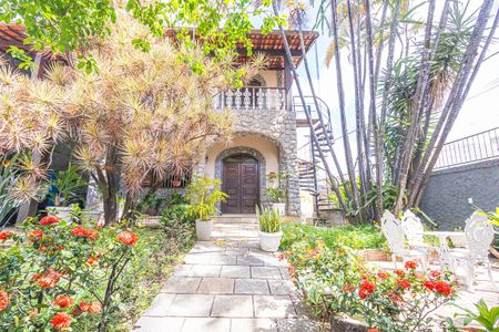 Casa para alugar com 450m², 5 quartos e 4 vagasquintal