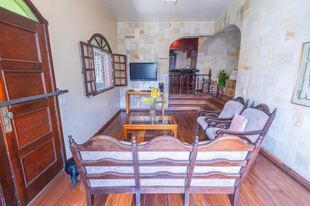 sala de casa para alugar com 5 quartos, 450m² em Universitário, Belo Horizonte