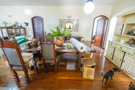 Casa para alugar com 450m², 5 quartos e 4 vagassala / 2º andar