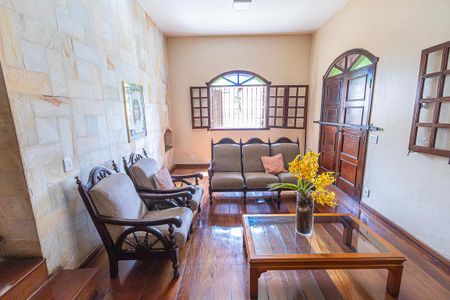 sala de casa para alugar com 5 quartos, 450m² em Universitário, Belo Horizonte