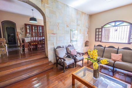 sala de casa para alugar com 5 quartos, 450m² em Universitário, Belo Horizonte