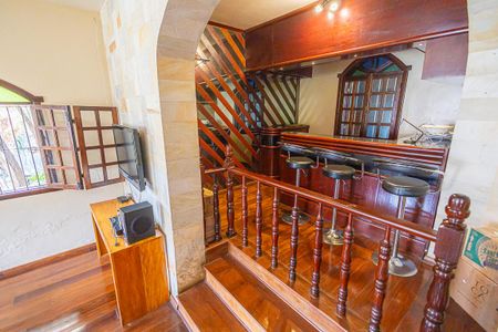 Casa para alugar com 450m², 5 quartos e 4 vagassala