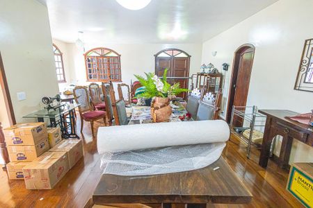 Casa para alugar com 450m², 5 quartos e 4 vagassala / 2º andar