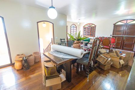 Casa para alugar com 450m², 5 quartos e 4 vagassala / 2º andar