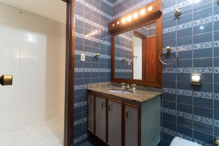 Casa para alugar com 220m², 3 quartos e 4 vagasBanheiro Social 2