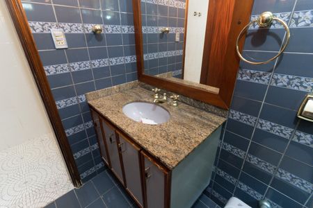 Casa para alugar com 220m², 3 quartos e 4 vagasBanheiro Social 2