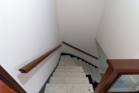 Casa para alugar com 220m², 3 quartos e 4 vagasEscada