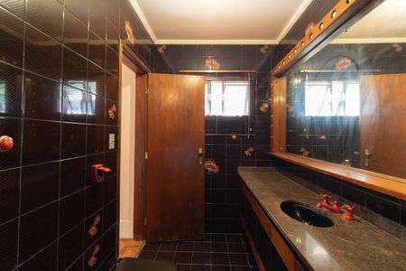 Casa para alugar com 220m², 3 quartos e 4 vagasBanheiro da Suíte