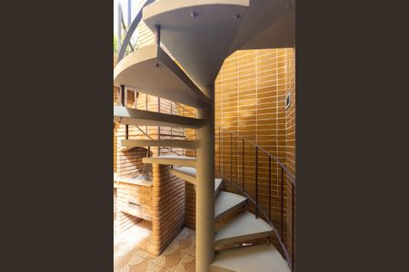 Casa para alugar com 220m², 3 quartos e 4 vagasEscada