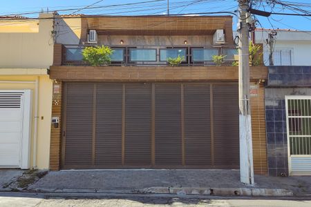 Casa para alugar com 220m², 3 quartos e 4 vagasFachada