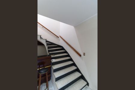 Casa para alugar com 220m², 3 quartos e 4 vagasEscada