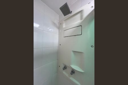 Apartamento à venda com 54m², 2 quartos e 1 vagaDetalhe do banheiro