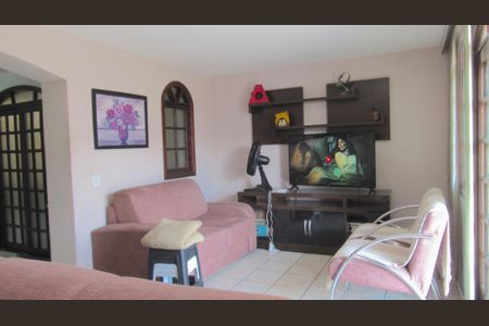 Casa à venda com 205m², 4 quartos e 2 vagasSala