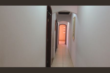 Casa à venda com 205m², 4 quartos e 2 vagasCorredor