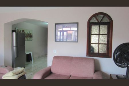 Casa à venda com 205m², 4 quartos e 2 vagasSala