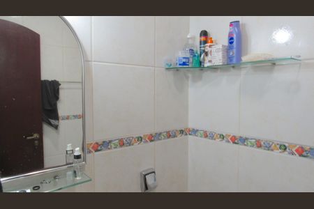 Casa à venda com 205m², 4 quartos e 2 vagasBanheiro 2