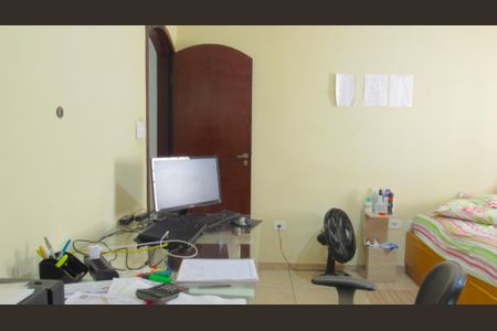 Casa à venda com 205m², 4 quartos e 2 vagasSuíte