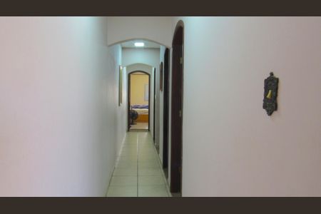 Casa à venda com 205m², 4 quartos e 2 vagasCorredor