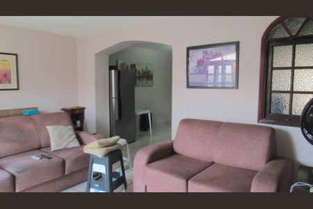 Casa à venda com 205m², 4 quartos e 2 vagasSala