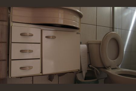 Casa à venda com 205m², 4 quartos e 2 vagasBanheiro 3