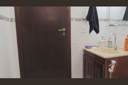 Casa à venda com 205m², 4 quartos e 2 vagasBanheiro 2