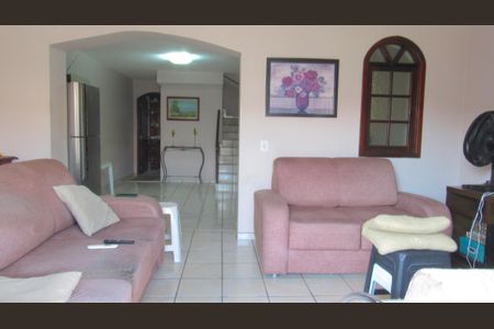 Casa à venda com 205m², 4 quartos e 2 vagasSala