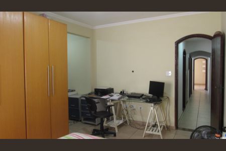 Casa à venda com 205m², 4 quartos e 2 vagasSuíte