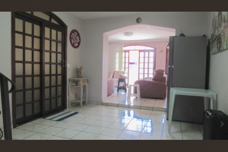 Casa à venda com 205m², 4 quartos e 2 vagasSala