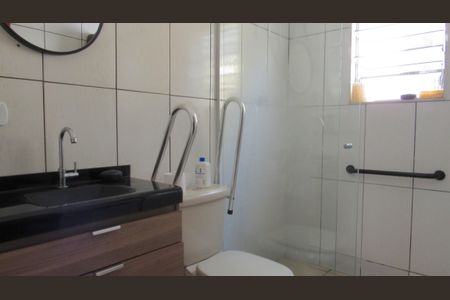Casa à venda com 205m², 4 quartos e 2 vagasBanheiro da Suíte