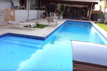 Casa para alugar com 340m², 4 quartos e 6 vagas