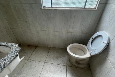 Banheiro de casa para alugar com 1 quarto, 59m² em Vila Amelia, Duque de Caxias