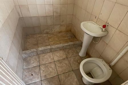 Banheiro de casa para alugar com 1 quarto, 60m² em Vila Amelia, Duque de Caxias