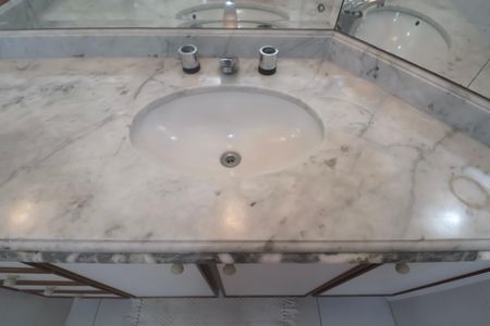 Apartamento para alugar com 180m², 3 quartos e 2 vagasBanheiro Suíte 3