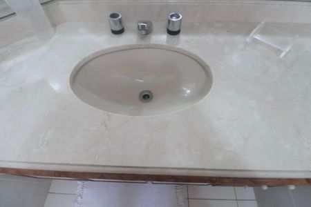 Apartamento para alugar com 180m², 3 quartos e 2 vagasBanheiro Suíte 2