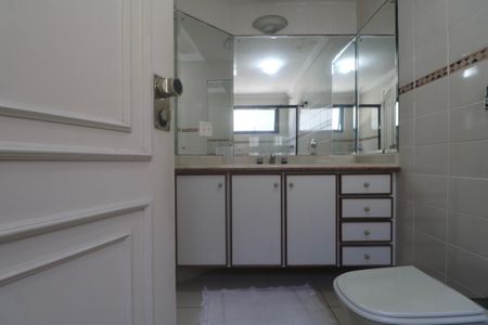 Apartamento para alugar com 180m², 3 quartos e 2 vagasBanheiro Suíte 2